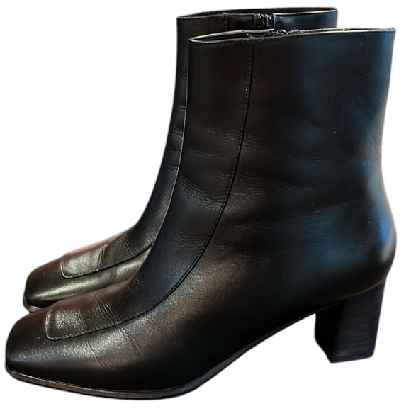 Banana Republic Black Lucca Leather Ankle Boot Italy 2.5” Heel Side Zipper 9 - Picture 5 of 16
